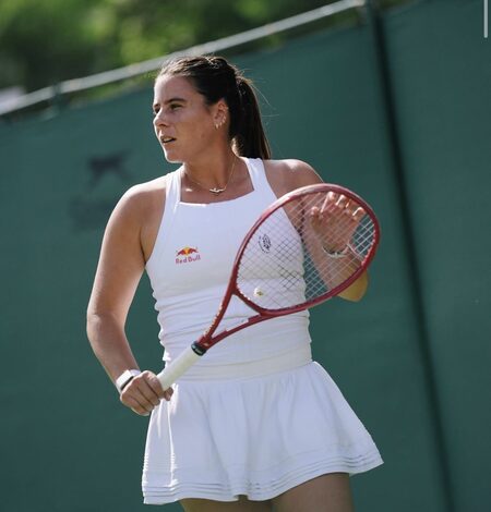 Wimbledon: Bouzkova, Navarro advance to third round with contrasting wins Wimbledon: Bouzkova, Navarro advance to third round with contrasting wins