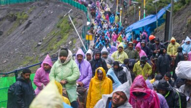Amarnath Yatra resumes after 6-day suspension; pilgrims praise security officials, administration Amarnath Yatra resumes after 6-day suspension; pilgrims praise security officials, administration