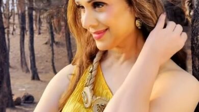 Meenakshi Seshadri revisits her iconic ‘Shahenshah’ moment with Amitabh Bachchan Meenakshi Seshadri revisits her iconic ‘Shahenshah’ moment with Amitabh Bachchan