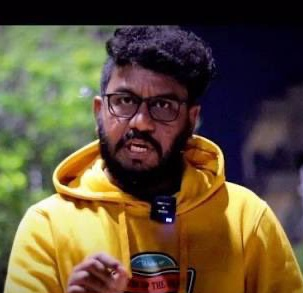 Protest at Andhra police station against YouTuber held for remarks against Dy CM Pawan Kalyan Protest at Andhra police station against YouTuber held for remarks against Dy CM Pawan Kalyan