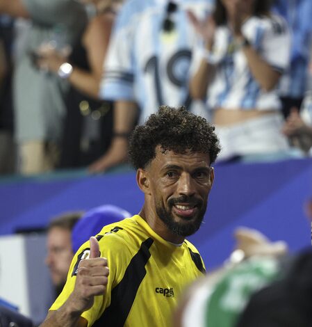 World Cup hero Vozinha set for Colo Colo move after agreement reached World Cup hero Vozinha set for Colo Colo move after agreement reached