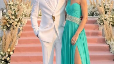 Kriti Sanon steps out for dinner with rumoured beau Kabir Bahia Kriti Sanon steps out for dinner with rumoured beau Kabir Bahia