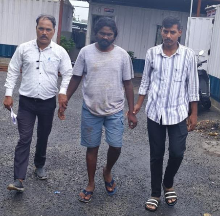Intoxicated passenger threatens to kill man in Mumbai local; arrested after threat video goes viral Intoxicated passenger threatens to kill man in Mumbai local; arrested after threat video goes viral