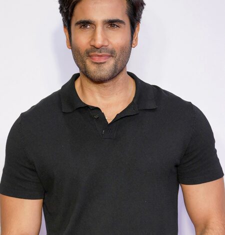 Karan Tacker reacts to fraud attempt, warns about fake manager scam