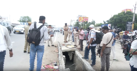 Speeding trolley runs over family on Jaipur bypass, three children killed Speeding trolley runs over family on Jaipur bypass, three children killed