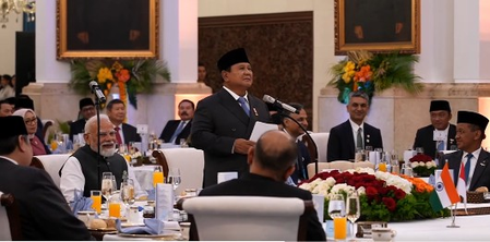 PM Modi and Indonesian counterpart share a lighter moment at banquet lunch, latter’s praise draws cheers PM Modi and Indonesian counterpart share a lighter moment at banquet lunch, latter’s praise draws cheers