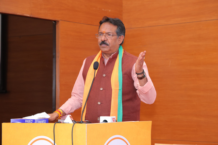 Delhi BJP chief Harsh Malhotra hails city govt’s decision to add 300 new e-buses