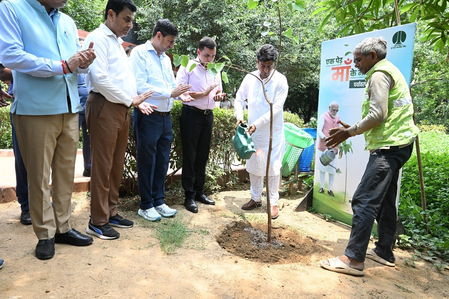 Delhi: NDMC Chairman Keshav Chandra, V-C Kuljeet Singh Chahal lead plantation drive