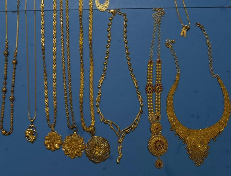 Gujarat: Woman held at Ahmedabad Airport with 729g of gold valued at nearly 99 lakh Gujarat: Woman held at Ahmedabad Airport with 729g of gold valued at nearly 99 lakh
