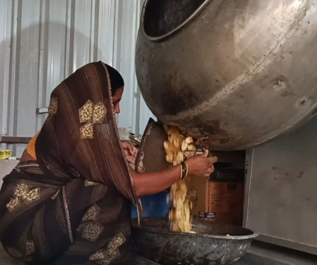 Inspired by Atmanirbhar Bharat, Burhanpur woman launches Banana chips startup Inspired by Atmanirbhar Bharat, Burhanpur woman launches Banana chips startup