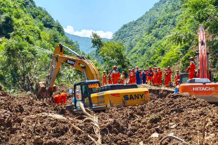 China: Eight dead, 34 missing after mountain collapse hits Chongqing China: Eight dead, 34 missing after mountain collapse hits Chongqing