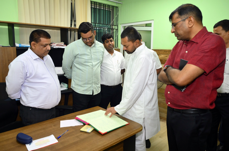 Bihar Health Minister cracks down on absentee doctors, warns against referring patients to private clinics Bihar Health Minister cracks down on absentee doctors, warns against referring patients to private clinics