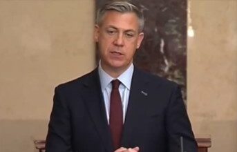 US Senator urges tougher patent safeguards against Chinese AI mining