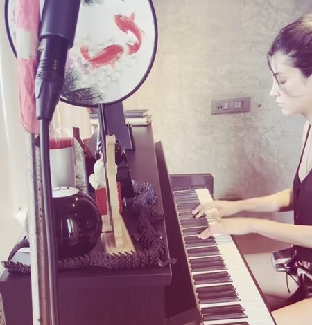 Shruti Haasan finds happiness in tea with ghee against the backdrop of Mumbai monsoons