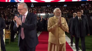 Massive Melbourne reception for PM Modi bowls over Albanese, Victorian Premier