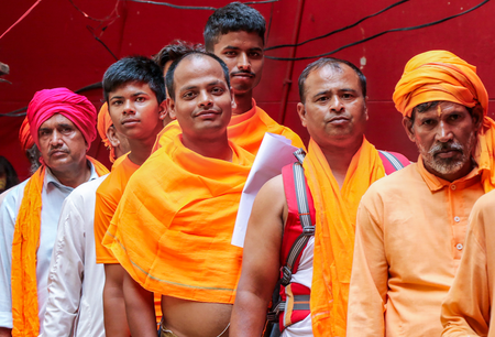 Amarnath Yatra resumes after 6 days, batch of over 6,000 pilgrims leave for Kashmir Valley (Lead)