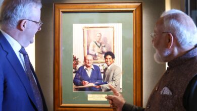 PM Modi gifts Steve Waugh a two-decade-old photo of their meeting during MCG visit