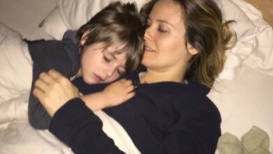 Alicia Silverstone cuddles son Bear Blu Jarecki: A mama’s favorite place Alicia Silverstone cuddles son Bear Blu Jarecki: A mama’s favorite place