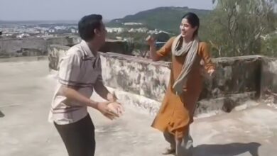 Janhvi Kapoor groves with ‘Homebound’ co-stars Ishaan Khatter & Vishal Jethwa in the BTS video Janhvi Kapoor groves with ‘Homebound’ co-stars Ishaan Khatter & Vishal Jethwa in the BTS video