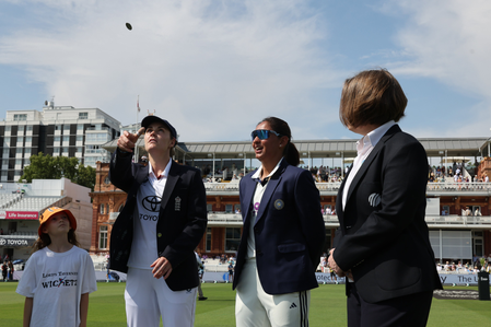 One-off Test: Charani, Capsey, Villiers handed debut caps as England elect to bowl first against India One-off Test: Charani, Capsey, Villiers handed debut caps as England elect to bowl first against India