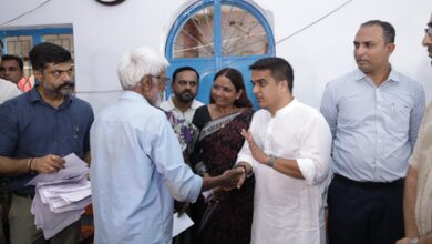 Over 2,500 flood-affected families in Surat receive financial assistance Over 2,500 flood-affected families in Surat receive financial assistance