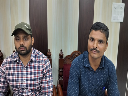 Rajasthan: Two officials caught accepting bribe for demarcating already measured land Rajasthan: Two officials caught accepting bribe for demarcating already measured land