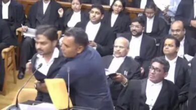 SC declines action against litigant who hurled abuses, threw papers in top court (Lead) SC declines action against litigant who hurled abuses, threw papers in top court (Lead)