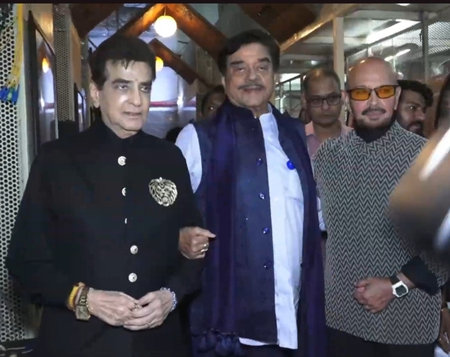 Jeetendra, Shatrughan Sinha, Rakesh Roshan reunite, pose hand-in-hand at Hema Malini’s 60 years in cinema celebration