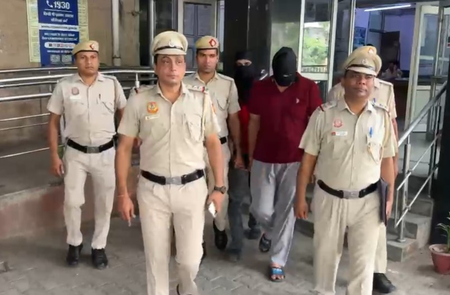 Delhi Police bust ‘self-staged’ Rs 37.5 lakh robbery within 24 hours; three arrested Delhi Police bust ‘self-staged’ Rs 37.5 lakh robbery within 24 hours; three arrested