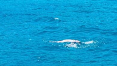 Kareena Kapoor swims in the middle of the Aegean Sea during her Greece vacation Kareena Kapoor swims in the middle of the Aegean Sea during her Greece vacation