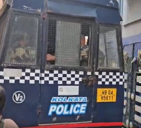 Bangladeshi on medical visa held in Kolkata for smuggling stolen phones, laptops to Dhaka Bangladeshi on medical visa held in Kolkata for smuggling stolen phones, laptops to Dhaka