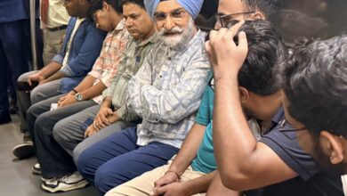 ‘People’s L-G’: TS Sandhu uses Delhi Metro, interacts with commuters, street vendors ‘People’s L-G’: TS Sandhu uses Delhi Metro, interacts with commuters, street vendors