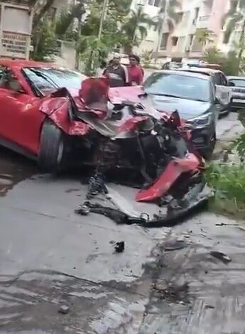 Speeding Ferrari crashes into apartment building in Hyderabad’s Jubilee Hills Speeding Ferrari crashes into apartment building in Hyderabad’s Jubilee Hills