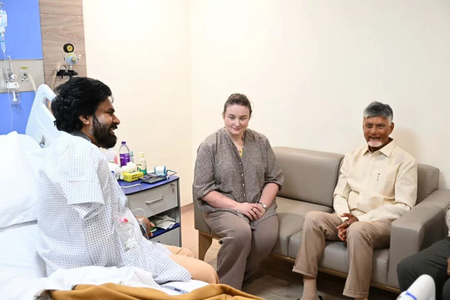 Chandrababu Naidu visits Pawan Kalyan at Mumbai hospital Chandrababu Naidu visits Pawan Kalyan at Mumbai hospital