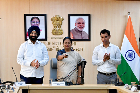 Delhi CM Rekha Gupta unveils portal for AI-based monitoring of dust levels Delhi CM Rekha Gupta unveils portal for AI-based monitoring of dust levels