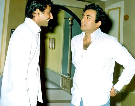 K.C. Bokadia shares rare pic with late Sanjeev Kumar from ‘Rivaaj’ sets: His simplicity continues to inspire even today K.C. Bokadia shares rare pic with late Sanjeev Kumar from ‘Rivaaj’ sets: His simplicity continues to inspire even today
