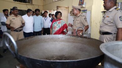NCW chief Vijaya Rahatkar interacts with women inmates in Nanded jail NCW chief Vijaya Rahatkar interacts with women inmates in Nanded jail