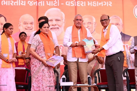 Gujarat: 7 candidates file 15 nomination papers for Manjalpur bypoll Gujarat: 7 candidates file 15 nomination papers for Manjalpur bypoll