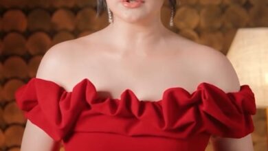 Zareen Khan schools paparazzi after they misbehave with her Zareen Khan schools paparazzi after they misbehave with her
