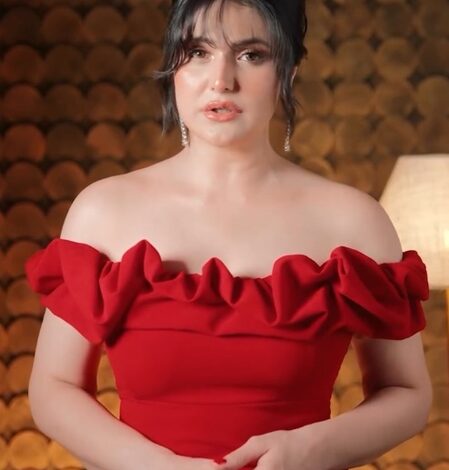 Zareen Khan schools paparazzi after they misbehave with her Zareen Khan schools paparazzi after they misbehave with her