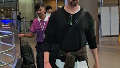 Hrithik Roshan returns to Mumbai with sons & girlfriend Saba Azad after family vacation