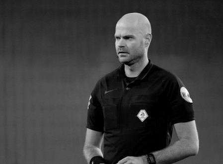 Dutch referee dropped from World Cup dies at 38