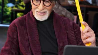 Amitabh Bachchan quips he’s the ‘greatest makkhi maar in the business’