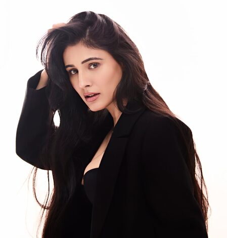 Saanvie Tallwar opens up about Raqesh Bapat’s support on the sets of ‘Khamosh Aahatein’ Saanvie Tallwar opens up about Raqesh Bapat’s support on the sets of ‘Khamosh Aahatein’