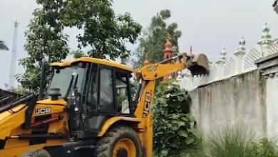 Sambhal administration razes ‘illegal’ Eidgah, mosque; DM says land worth Rs 5 crore reclaimed Sambhal administration razes ‘illegal’ Eidgah, mosque; DM says land worth Rs 5 crore reclaimed