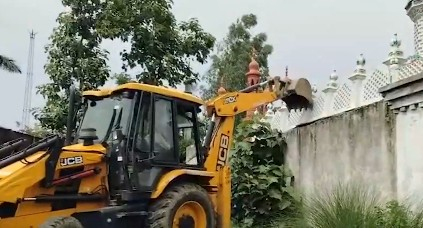 Sambhal administration razes ‘illegal’ Eidgah, mosque; DM says land worth Rs 5 crore reclaimed Sambhal administration razes ‘illegal’ Eidgah, mosque; DM says land worth Rs 5 crore reclaimed