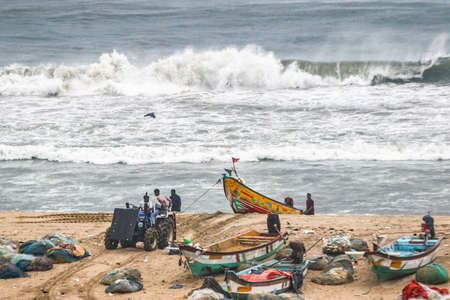Heatwave conditions to persist across TN; IMD warns of rough seas, cautions fishermen Heatwave conditions to persist across TN; IMD warns of rough seas, cautions fishermen