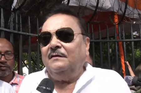Madan Mitra blames Abhishek’s ‘Hitlerian attitude’ for abandoning Mamata; loyalists hit back Madan Mitra blames Abhishek’s ‘Hitlerian attitude’ for abandoning Mamata; loyalists hit back