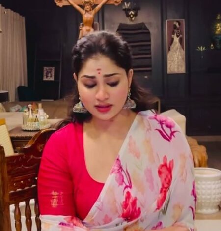 Shivani Narayanan pays tribute to S Janaki by singing her popular tracks Shivani Narayanan pays tribute to S Janaki by singing her popular tracks