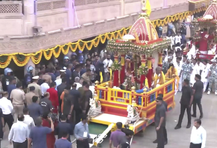 Gujarat CM performs ‘Pahand Vidhi’ as 149th Jagannath Rath Yatra begins Gujarat CM performs ‘Pahand Vidhi’ as 149th Jagannath Rath Yatra begins